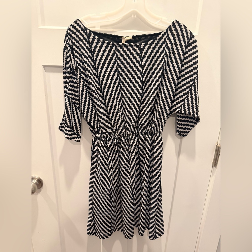Black White Chevron Dress Women Elastic Waist Casual 3/4 Sleeve Stretch medium